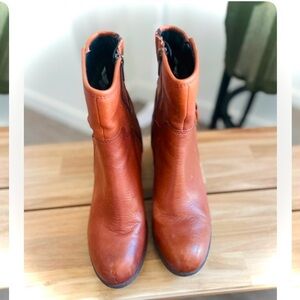 CLARKS | 8.5 | Natira Zip Camel Leather Wedge Buckle Goretex Kit Gtx 26102750